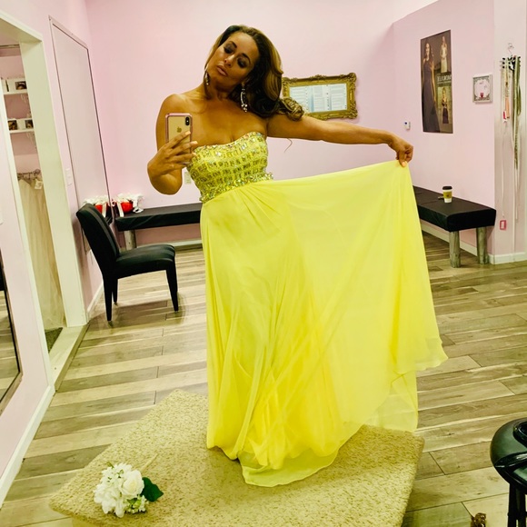 Madeline Dresses & Skirts - NEW WITH TAGS sunflower strappy dress with train!